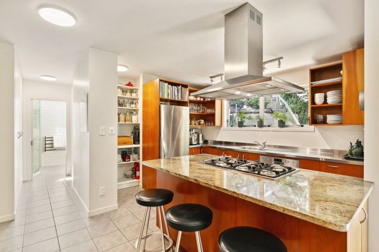 Photo of property in 122 Maida Vale Road, Roseneath, Wellington, 6011