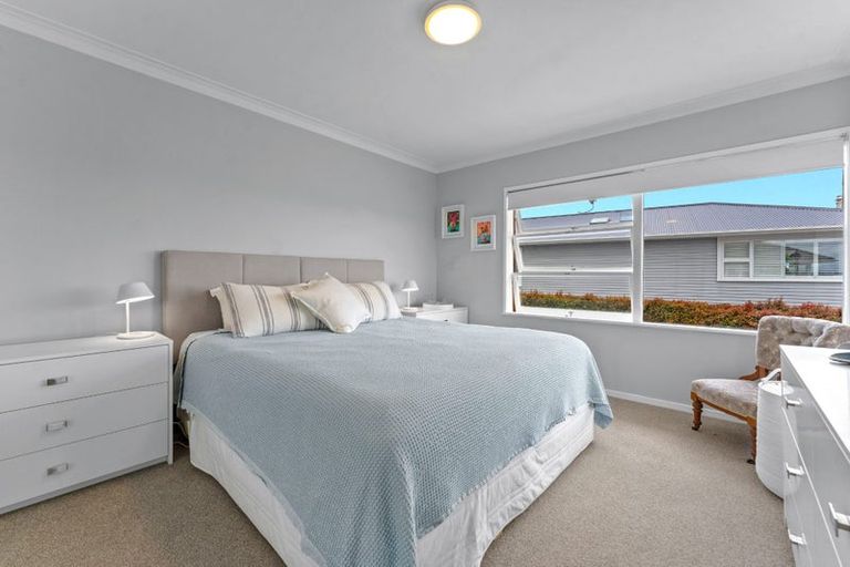 Photo of property in 2/85 Sylvan Avenue, Northcote, Auckland, 0627