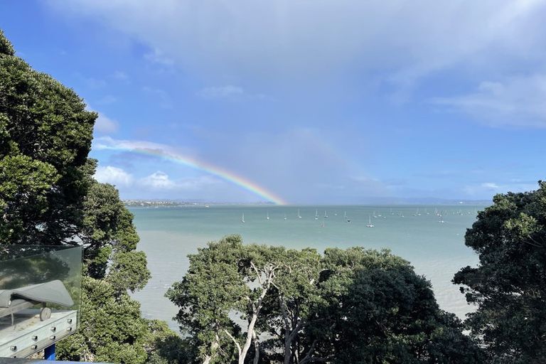 Photo of property in 80b Queen Street, Northcote Point, Auckland, 0627