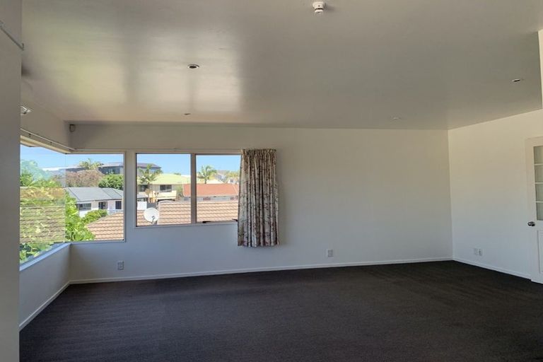 Photo of property in 3 Bridgehead Cove, West Harbour, Auckland, 0618