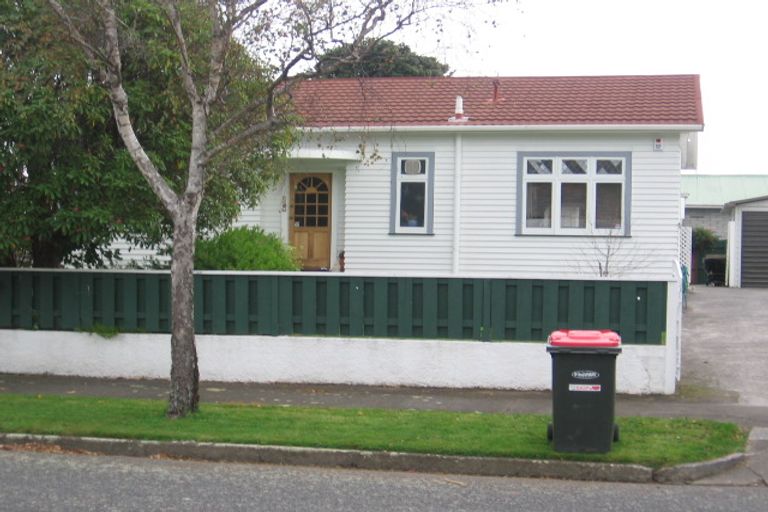 Photo of property in 1 Durham Crescent, Fairfield, Lower Hutt, 5011