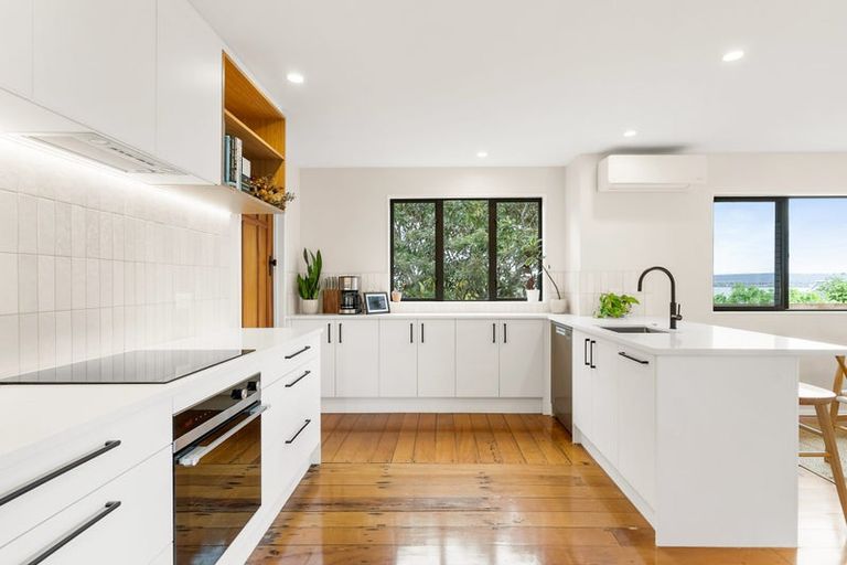 Photo of property in 122 Island Bay Road, Beach Haven, Auckland, 0626