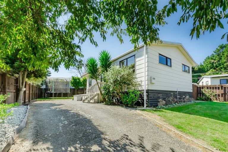 Photo of property in 12 Hookway Grove, Paraparaumu, 5032