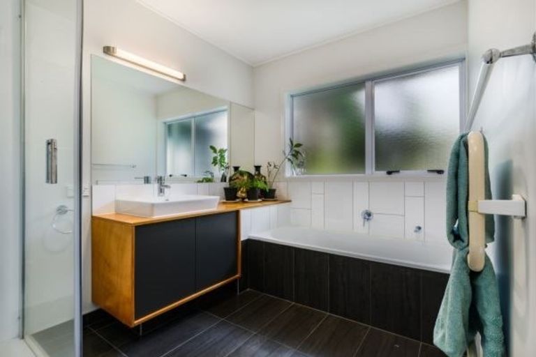Photo of property in 18 Markham Place, Bucklands Beach, Auckland, 2012