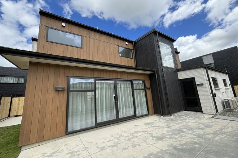 Photo of property in 2a Lowestoft Place, West End, Palmerston North, 4412