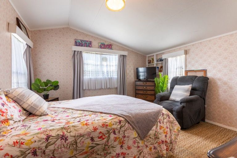 Photo of property in 2 Gladstone Street, Dannevirke, 4930