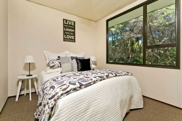 Photo of property in 2/22 Devonshire Road, Unsworth Heights, Auckland, 0632