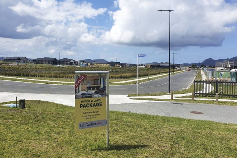 Photo of property in 41 Te Taniwha Road, One Tree Point, 0118