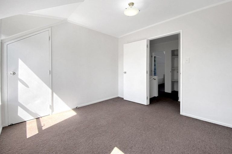 Photo of property in 7 Hollydale Grove, Churton Park, Wellington, 6037