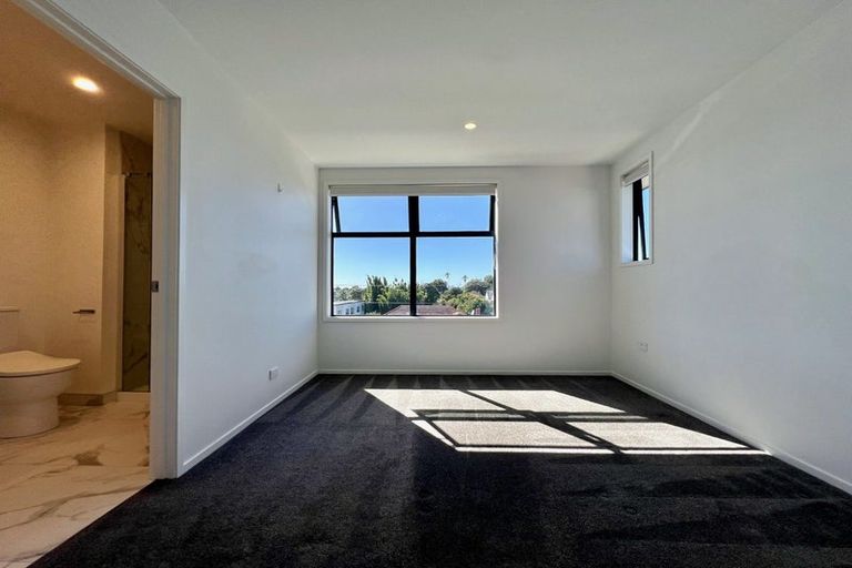 Photo of property in 2/59 Neil Avenue, Te Atatu Peninsula, Auckland, 0610