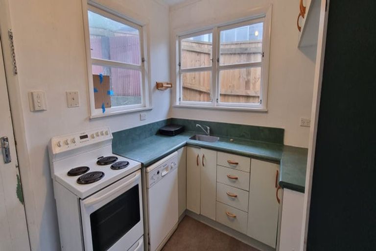 Photo of property in 15 Barberry Grove, Maungaraki, Lower Hutt, 5010