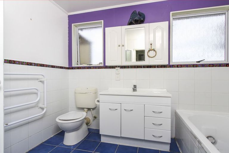 Photo of property in 1/14 Chislehurst Street, Henderson, Auckland, 0612
