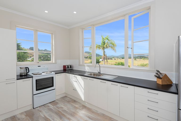 Photo of property in 9 Union Street, Hikurangi, 0114