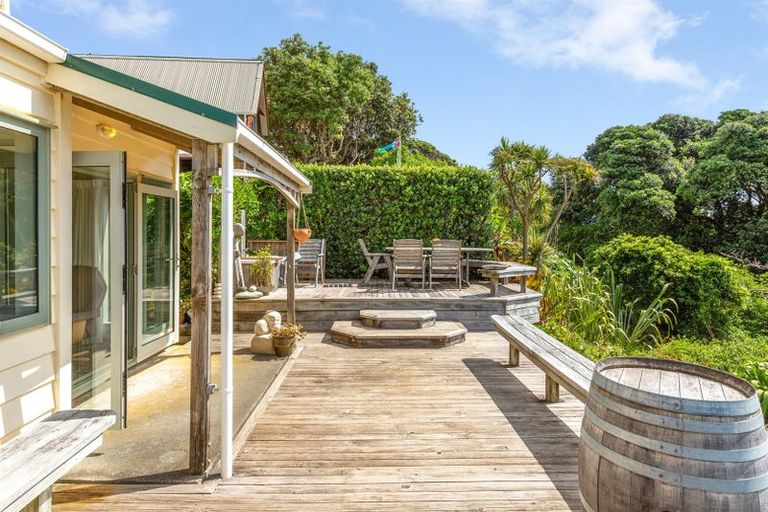 Photo of property in 81 Wellington Road, Paekakariki, 5034