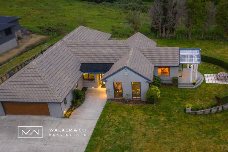 Photo of property in 8 Tuhua Lane, Brown Owl, Upper Hutt, 5018