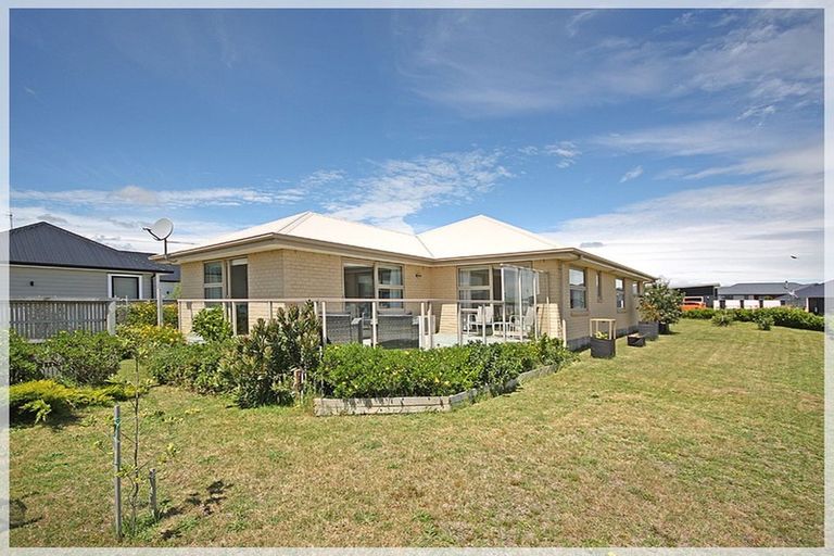 Photo of property in 27 Andrews Street, Foxton Beach, Foxton, 4815