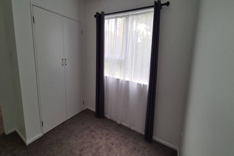 Photo of property in 1/6 Glanmire Road, Newlands, Wellington, 6037