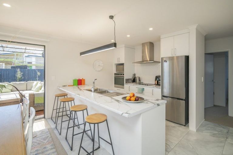 Photo of property in 8 Palm Drive, Whitianga, 3510