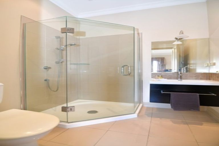 Photo of property in 5 Grovenor Drive, Orewa, 0931