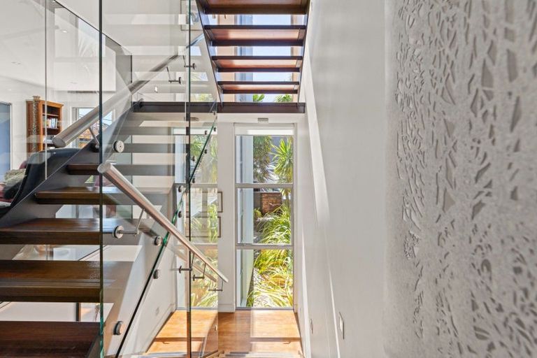Photo of property in 19 Kilmore Street, Christchurch Central, Christchurch, 8013