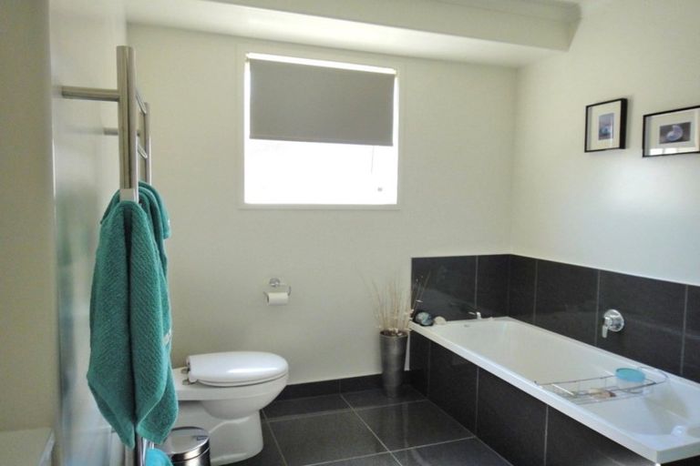 Photo of property in 6 Ara Kahika Lane, One Tree Point, 0118