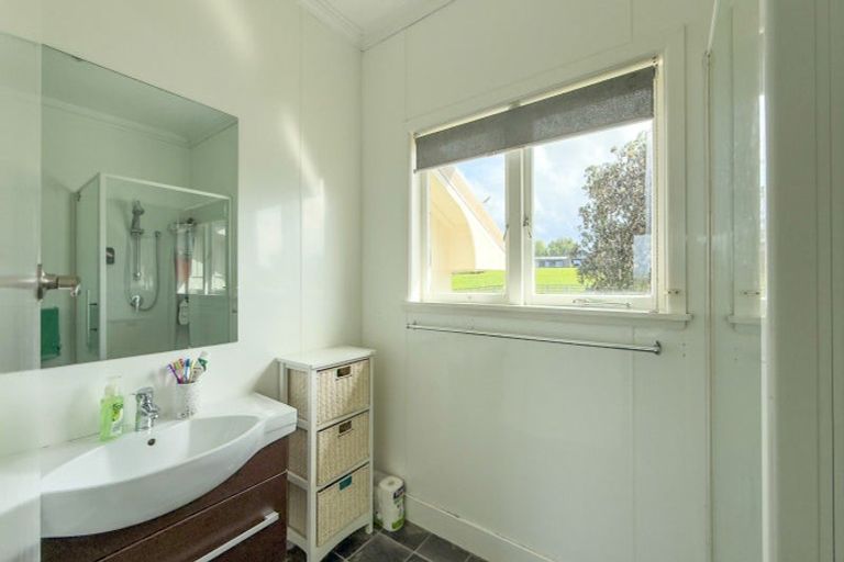 Photo of property in 1152a Miranda Road, Pukorokoro / Miranda, Miranda, 2473