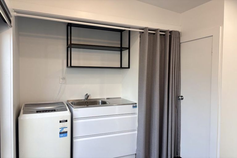 Photo of property in 24 Lyndhurst Street, Takaro, Palmerston North, 4412