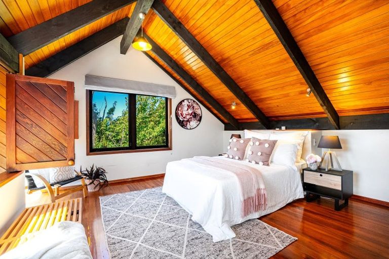 Photo of property in 1 Indira Place, Khandallah, Wellington, 6035