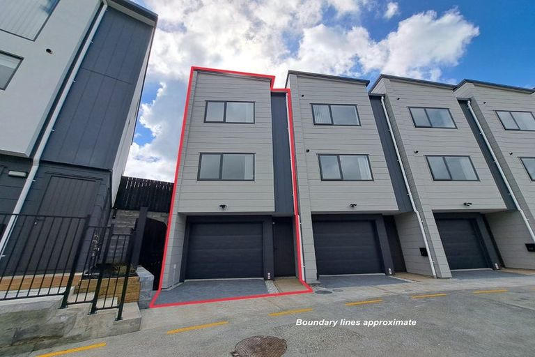 Photo of property in 42 Tukari Lane, Mangere Bridge, Auckland, 2022