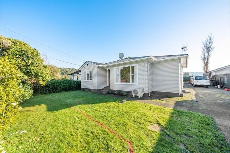 Photo of property in 6 Russell Road, Wainuiomata, Lower Hutt, 5014