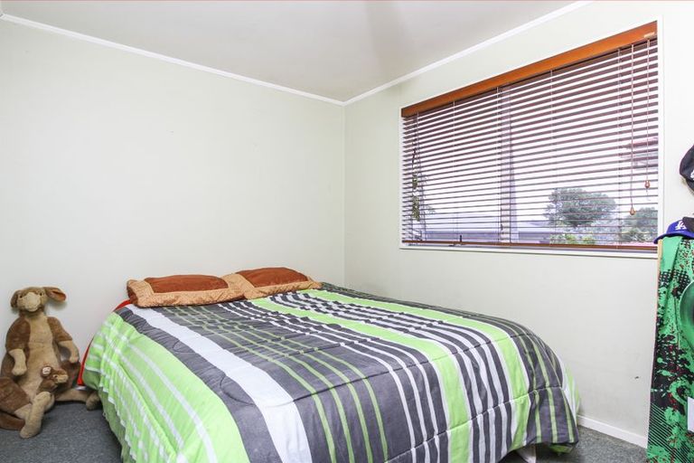 Photo of property in 1/14 Chislehurst Street, Henderson, Auckland, 0612