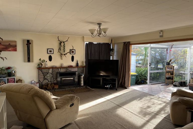 Photo of property in 15 Manu Crescent, Upper Vogeltown, New Plymouth, 4310