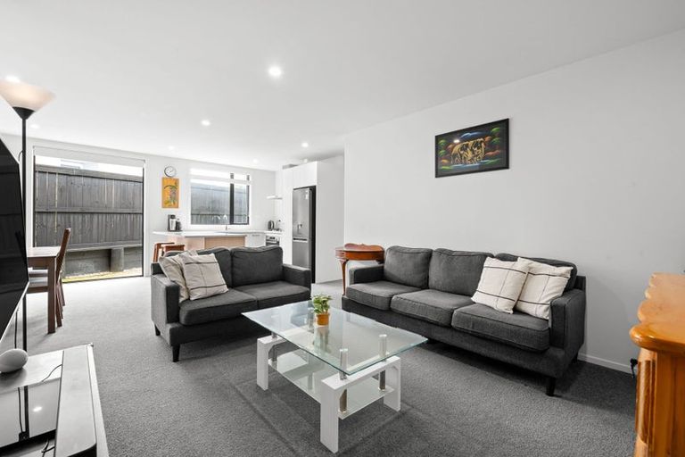 Photo of property in 2/2 English Street, Saint Andrews, Hamilton, 3200