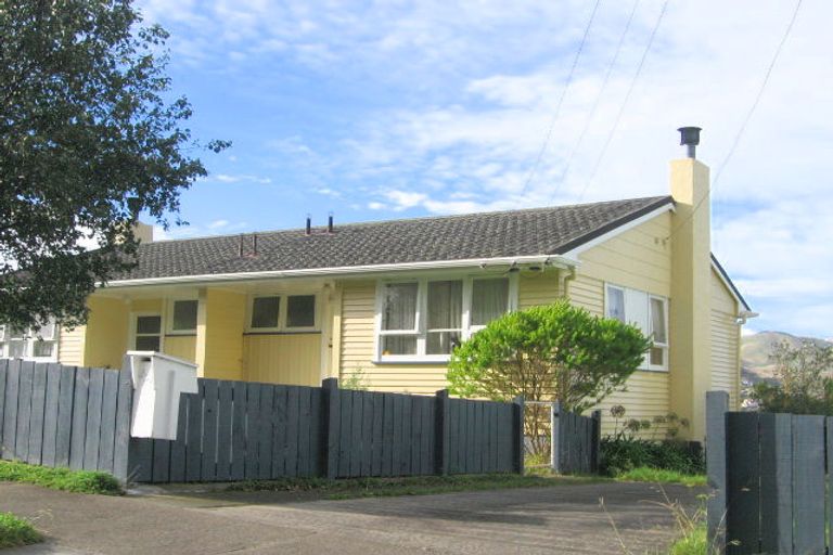 Photo of property in 44 Franklyn Road, Tawa, Wellington, 5028