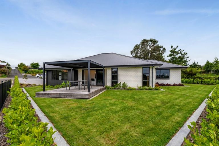 Photo of property in 8 Ponga Place, Highlands Park, New Plymouth, 4312