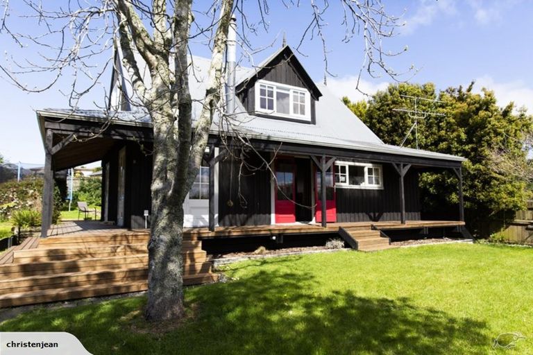 Photo of property in 8 Poplar Road, Stanmore Bay, Whangaparaoa, 0932