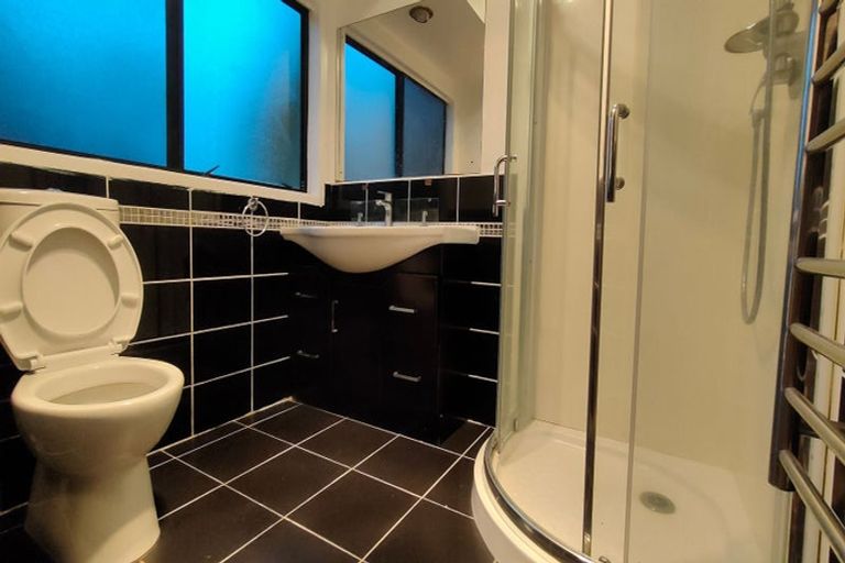 Photo of property in 40 Pigeon Mountain Road, Half Moon Bay, Auckland, 2012