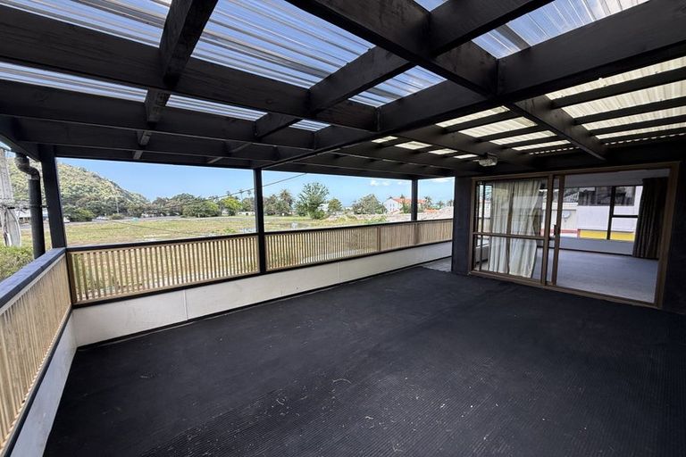 Photo of property in 11 Waiwera Place, Waiwera, Orewa, 0994