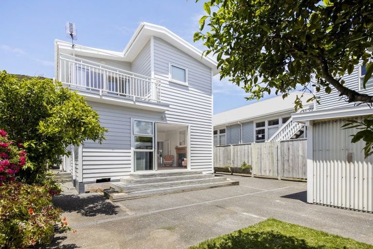 Photo of property in 74 Oroua Street, Eastbourne, Lower Hutt, 5013