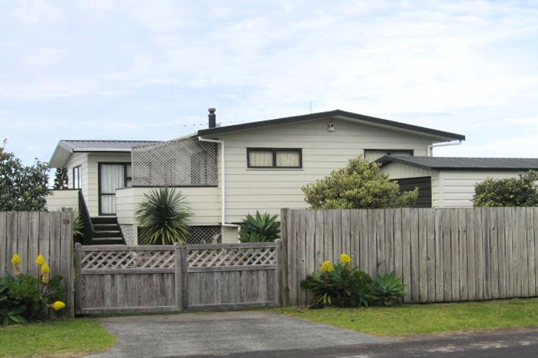 Photo of property in 19 Day Dawn Crescent, Omaha, Warkworth, 0986