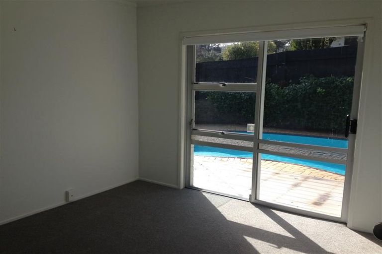 Photo of property in 16 Heaton Grove, Chatswood, Auckland, 0626