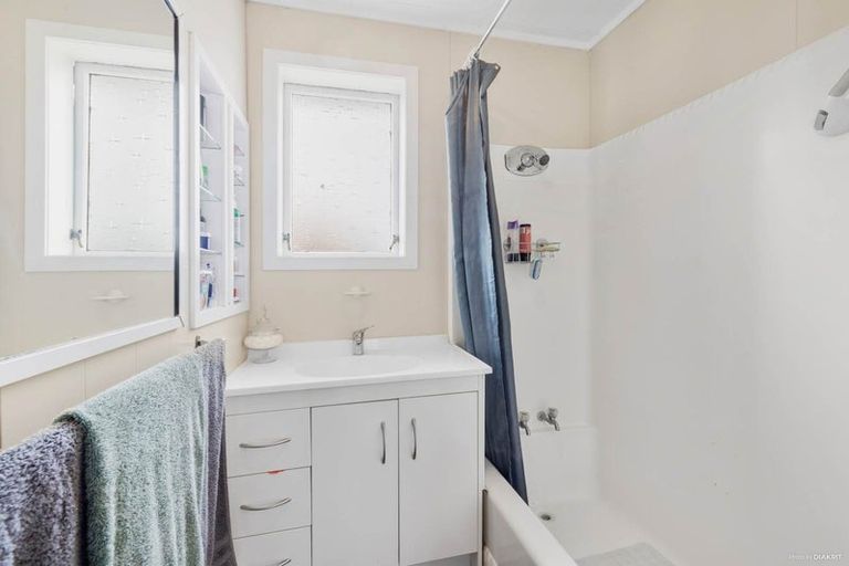 Photo of property in 8a Howden Street, Waiuku, 2123