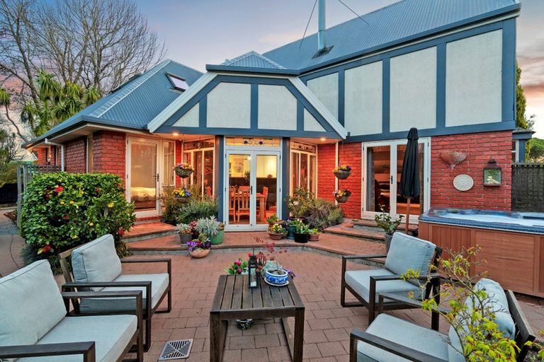 Photo of property in 2/24a Larch Place, Casebrook, Christchurch, 8051