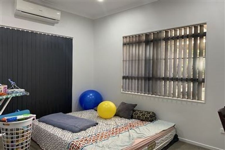 Photo of property in 15a Kiernan Place, Kelston, Auckland, 0602