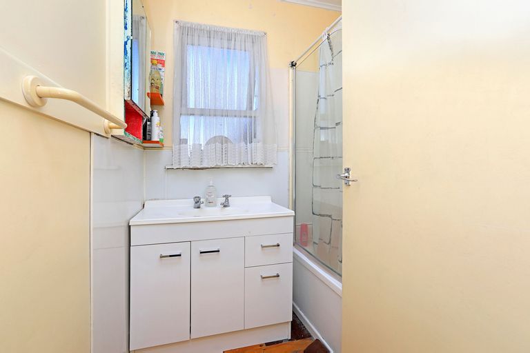 Photo of property in 54 Gainsborough Street, Manurewa, Auckland, 2102