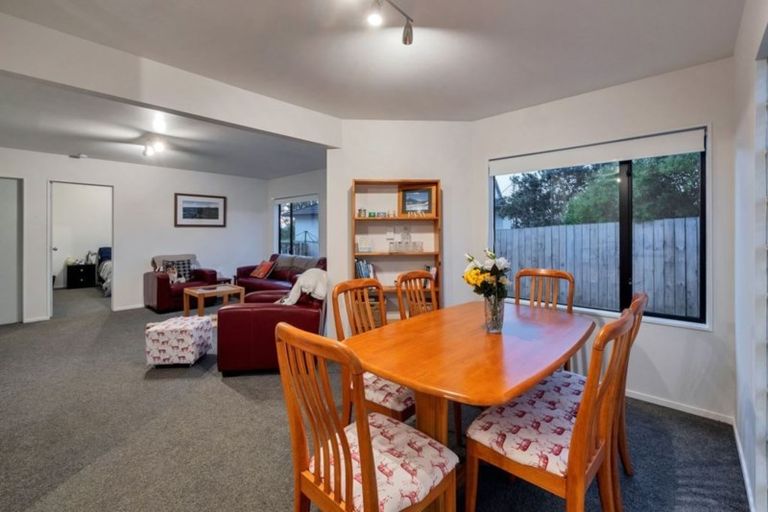 Photo of property in 1/10 Altair Place, Windsor Park, Auckland, 0632