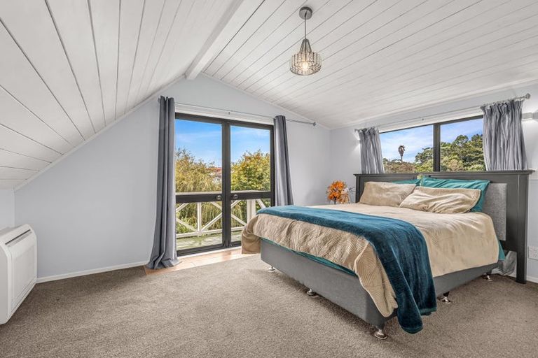 Photo of property in 11 Moffat Road, Red Beach, 0932
