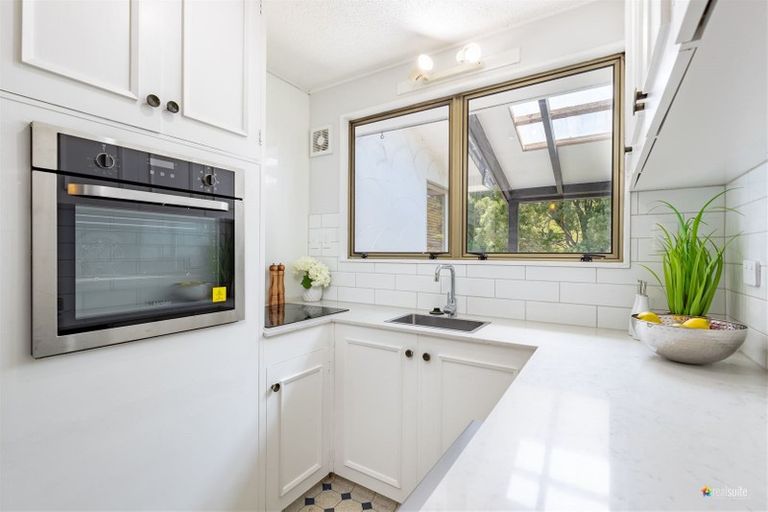 Photo of property in 32 Harbour View Road, Harbour View, Lower Hutt, 5010