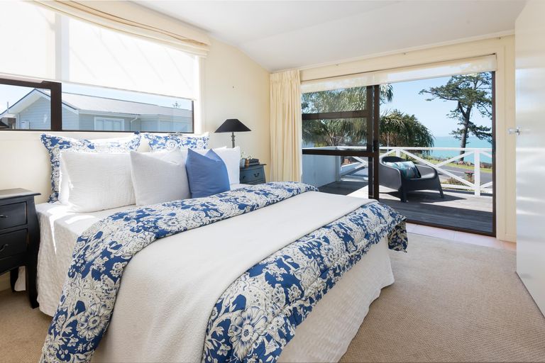 Photo of property in 58 Marine Parade, Mellons Bay, Auckland, 2014