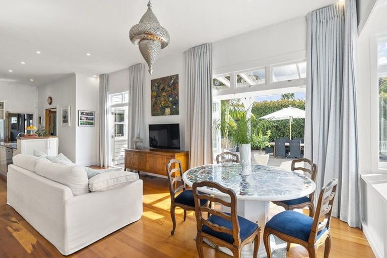Photo of property in 8 Bayview Road, Hauraki, Auckland, 0622